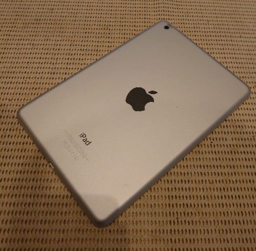 F4LK5 完動品iPad mini(A1432)本体16GBホワイト送料込