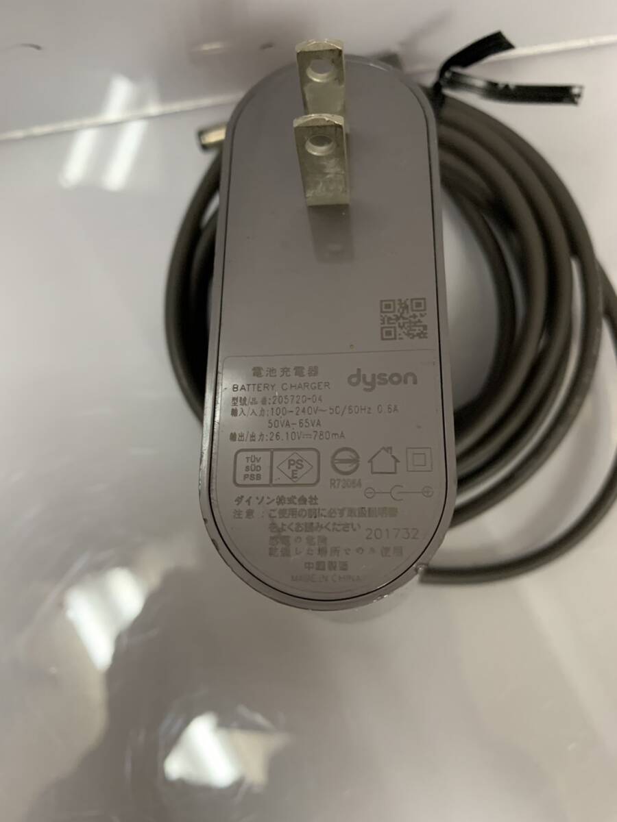 R60412　dyson ダイソン　コードレスクリーナー　掃除機　V6 fluffy　2019年製　充電アダプター付き_画像6