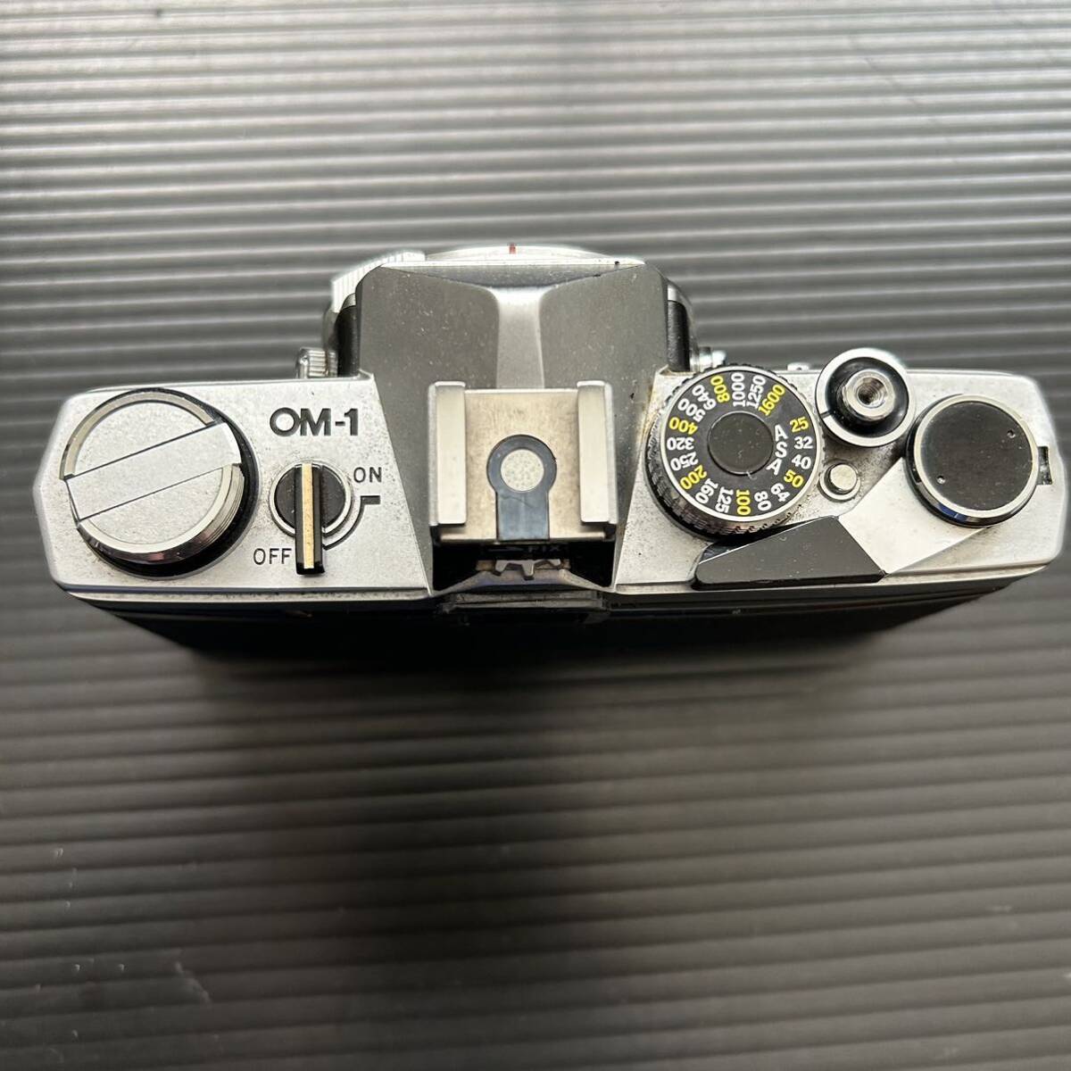 一眼レフ フィルムカメラ OLYMPUS オリンパス OM-1ボディのみ シルバー （動作未確認 中古品）_画像3