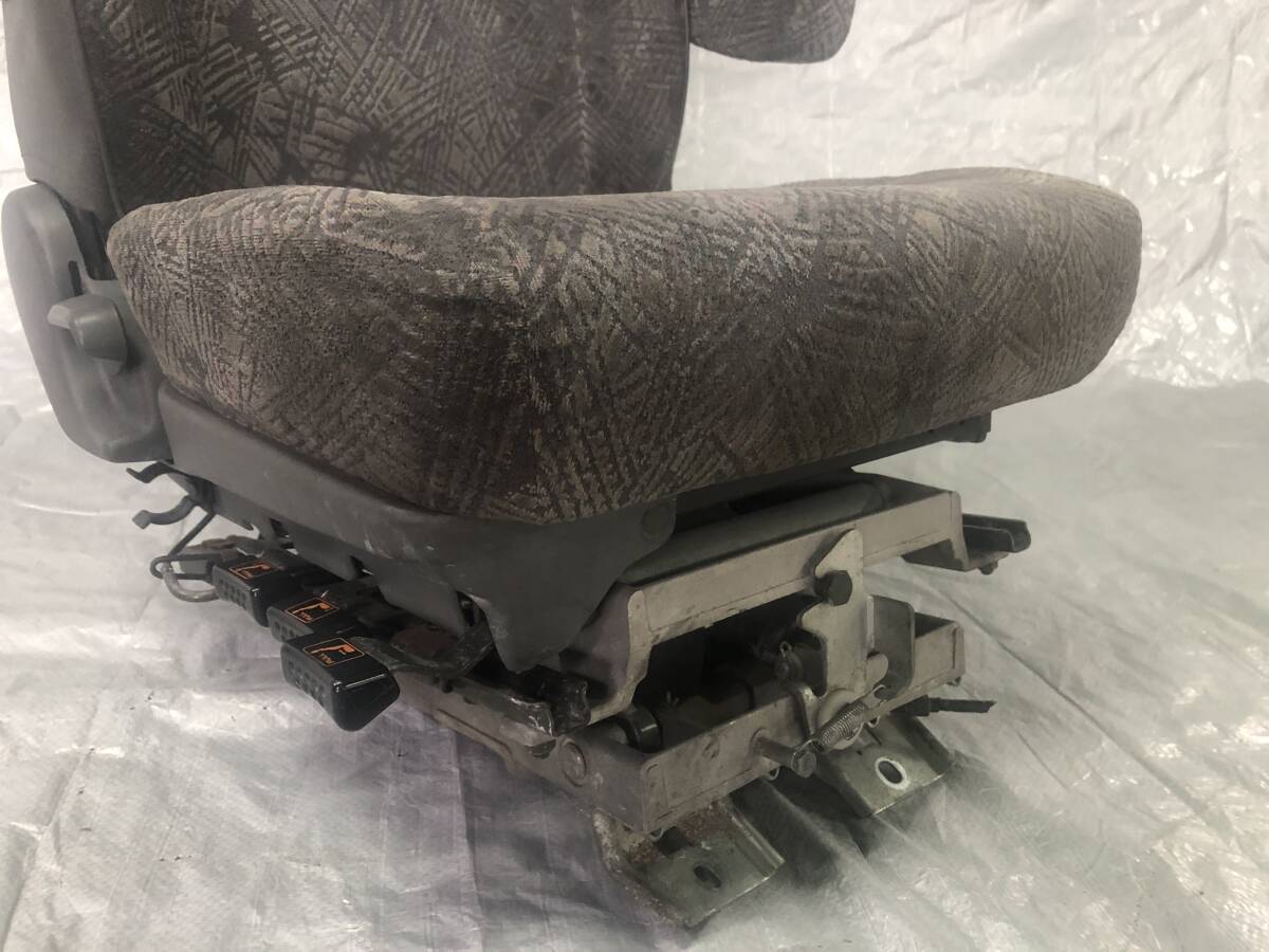 DA-67 Isuzu Isuzu Giga driver seat air dumper seat right driver`s seat side 