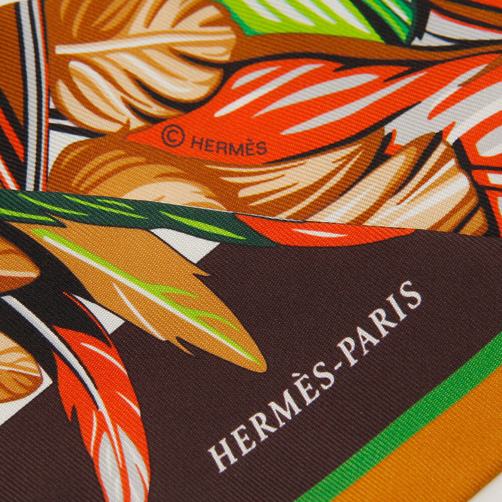 ほぼ未使用 2020年購入 HERMES エルメス シルク100% レオパード ほぼ未使用 2020年購入 HERMES エルメス シルク100% レオパード