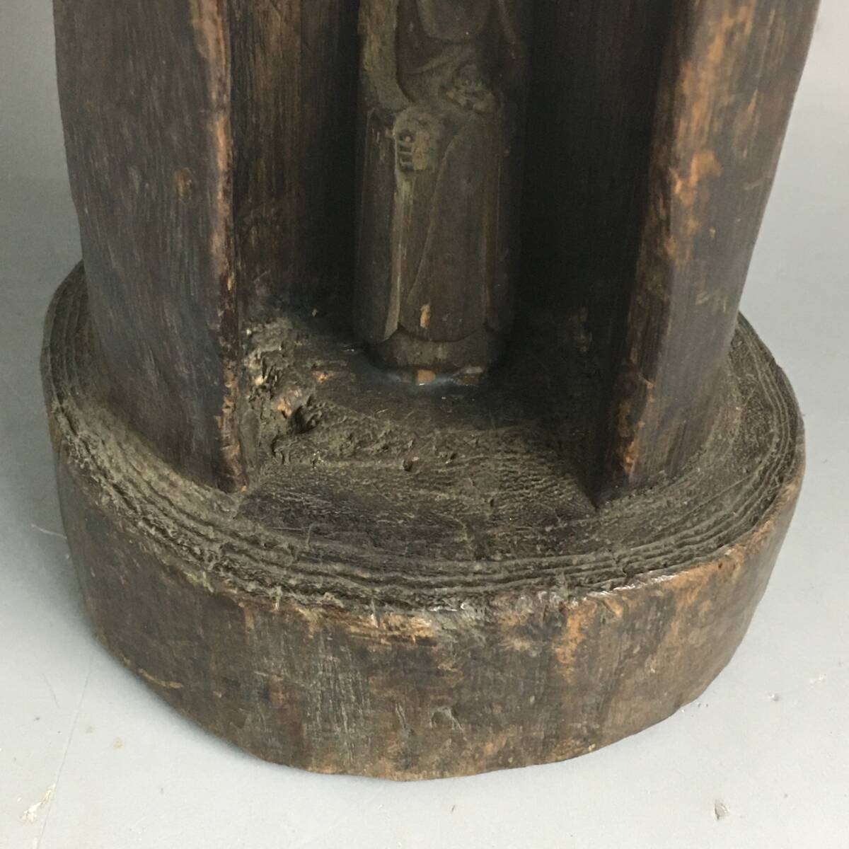 ut30/29 era Buddhist image wooden .. solid ground warehouse bodhisattva . image era thing natural tree Buddhist altar fittings Buddhism .... tree carving tree structure Buddhism fine art China old . old .. antique 