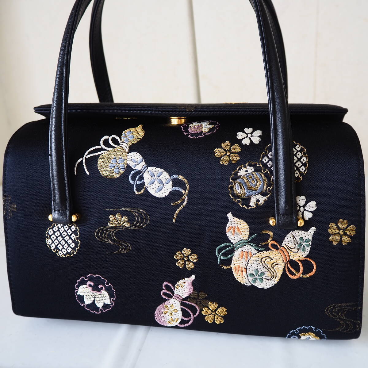 * beautiful goods *.. embroidery * gold thread * leather combination * Japanese clothes * kimono bag * bag * black *