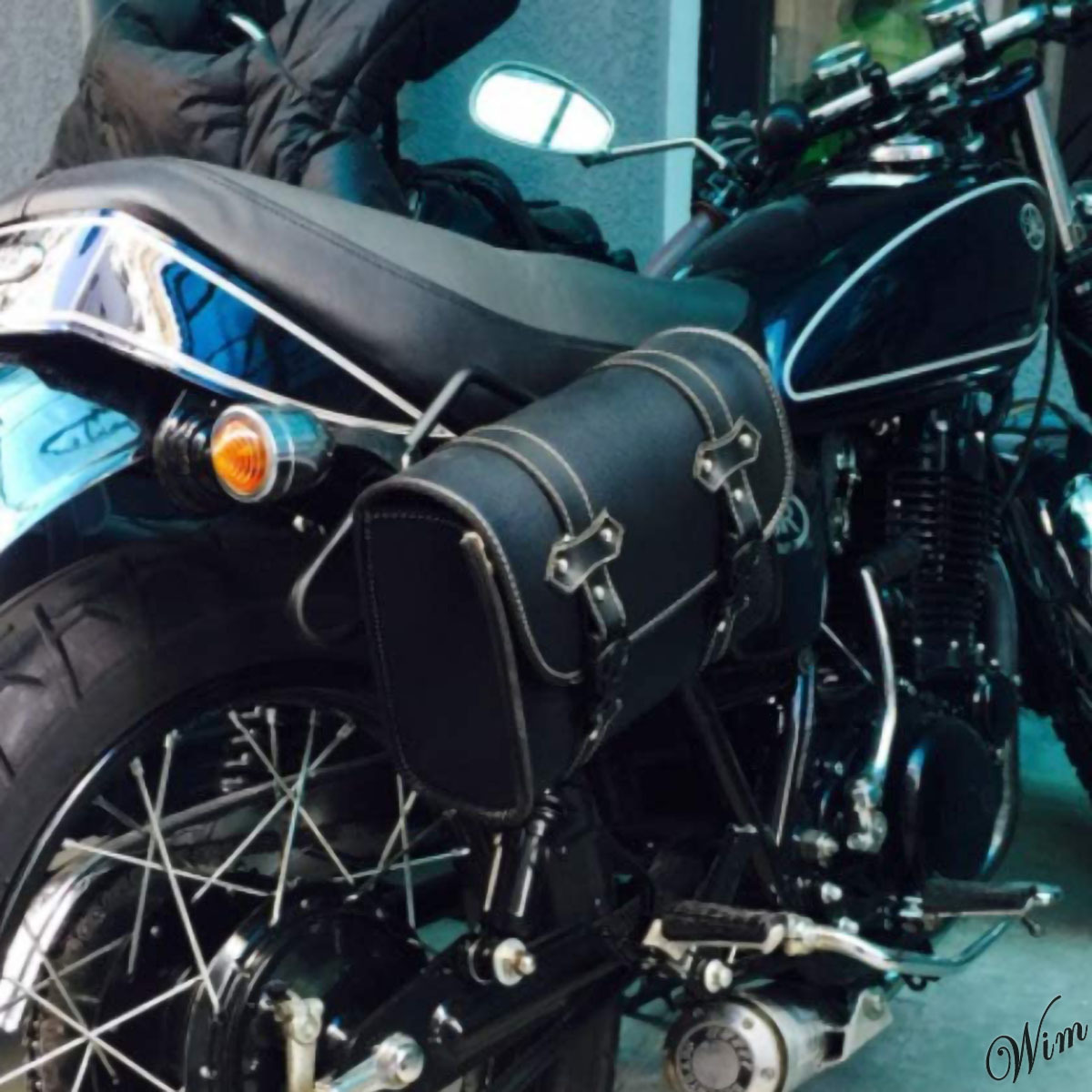 ◆がっちりしたアメリカンデザイン◆ サイドバッグ PVCブラックレザー 防水 取付簡単 バイク オートバイ ツーリング ブラック 汎用タイプ_画像2