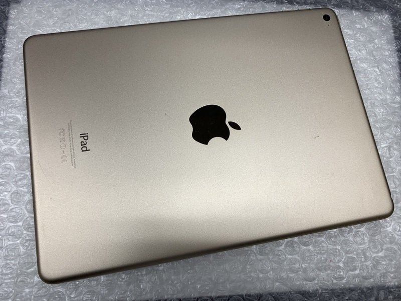 JN521 iPad Air 第2世代 Wi-Fiモデル A1566 ゴールド 64GB ジャンク ロックOFFの画像2