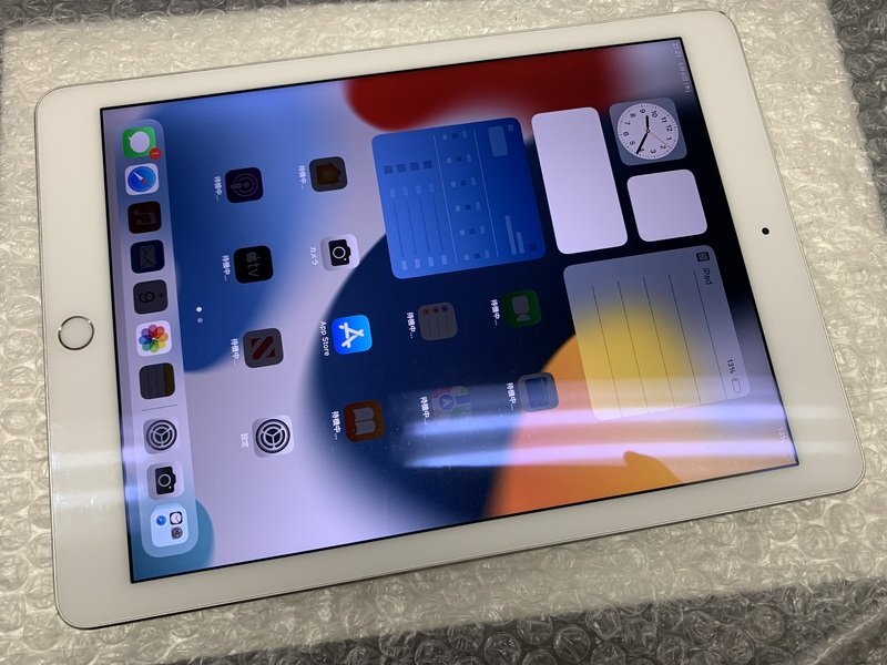 JN615 iPad Air 第2世代 Wi-Fiモデル A1566 シルバー 128GB_画像1