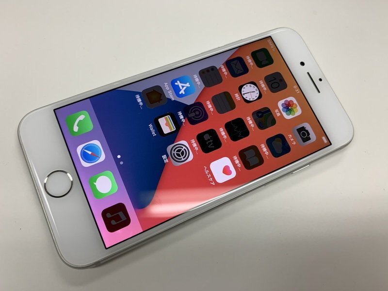 JN626 SIMフリー iPhone8 シルバー 64GB_画像1