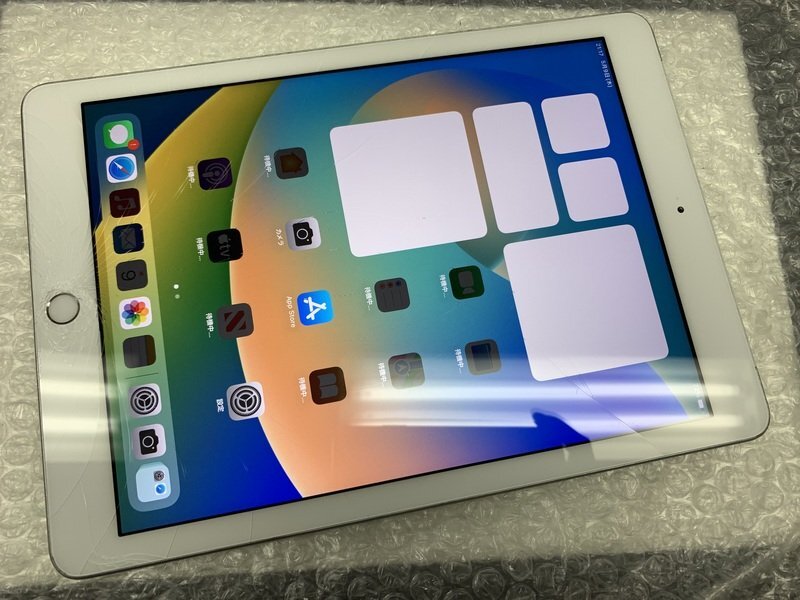 JN614 SIMフリー iPad 第6世代 Wi-Fi+Cellular A1954 シルバー 32GB ジャンク ロックOFF_画像1