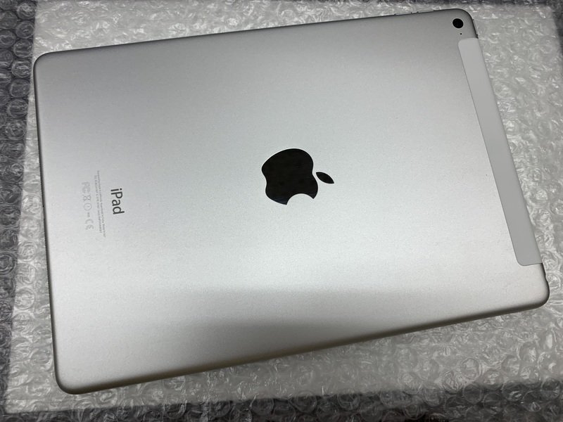 JO029 docomo iPad Air 第2世代 Wi-Fi+Cellular A1567 シルバー 32GB 判定○_画像2