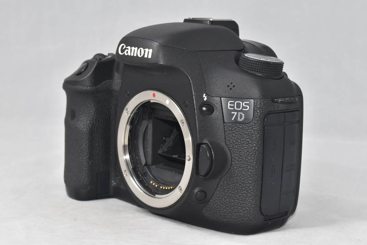 Canon キャノン EOS 7D ボデイ デジタル一眼レフカメラの画像2