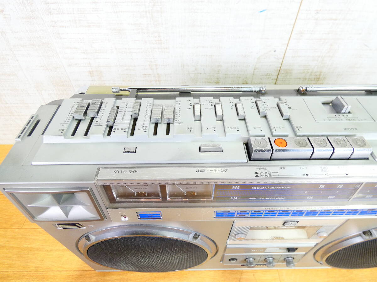 Victor Victor RC-M70 large radio-cassette stereo radio cassette recorder cassette deck audio equipment * Junk @120(4)
