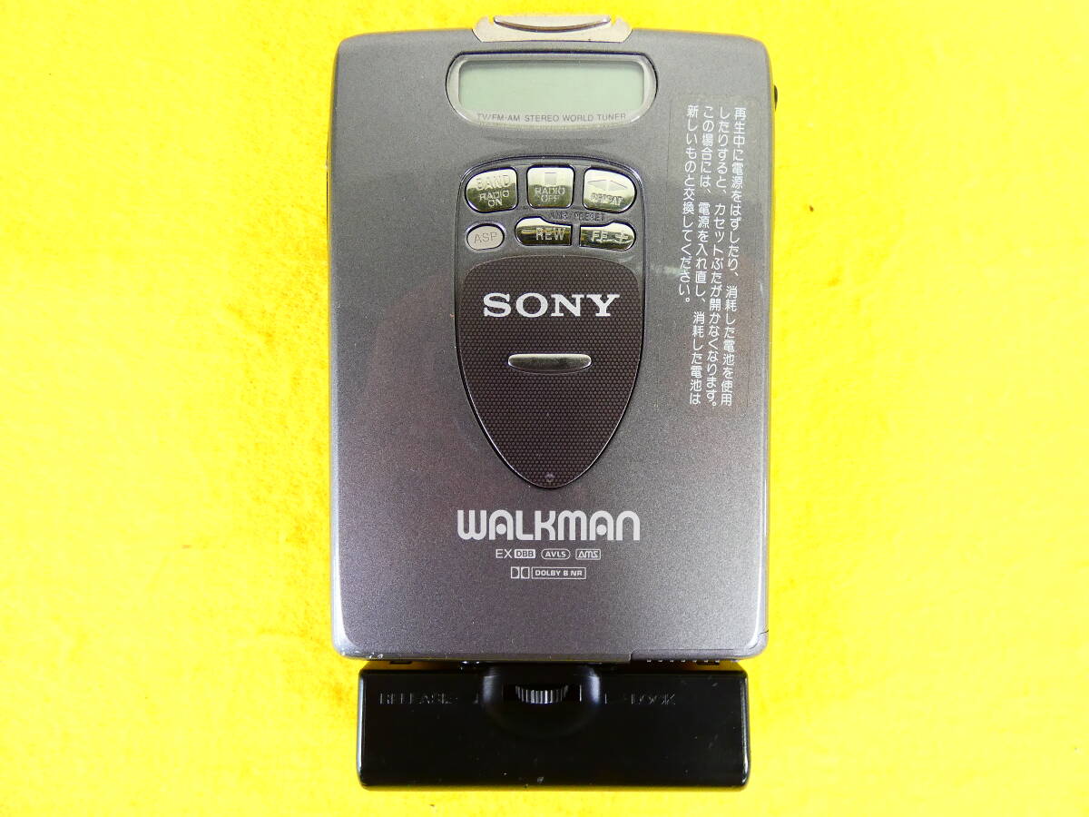 SONY ソニー WM-FX2 WALKMAN ラジオ付きポータブルカセットプレーヤー 音響機器 オーディオ ※ジャンク/ラジオOK！ @送料520円 (5)_画像1