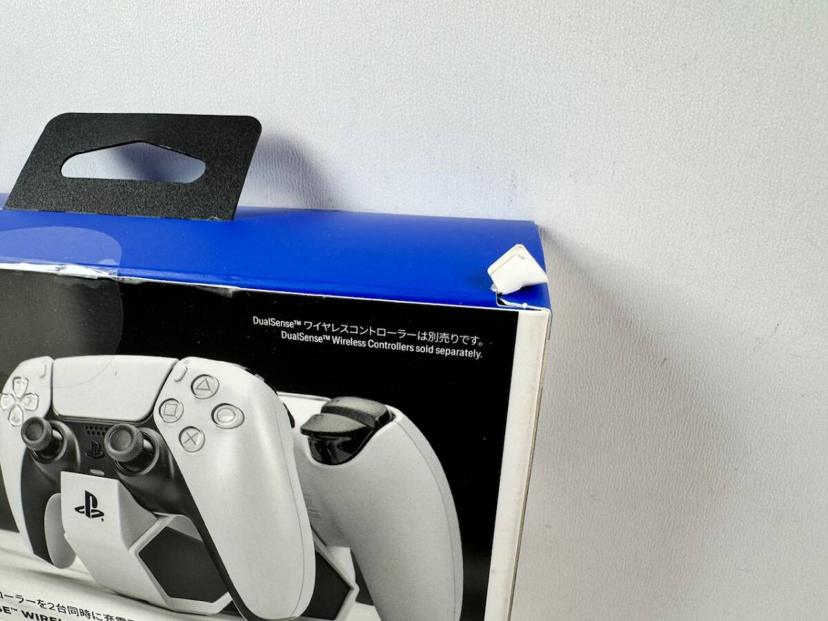 ♪【未開封】PlayStation 5 公式ライセンス製品 ツインチャージングステーション ② DualSense ワイヤレスコントローラー対応 PS5 @60(5)_画像4