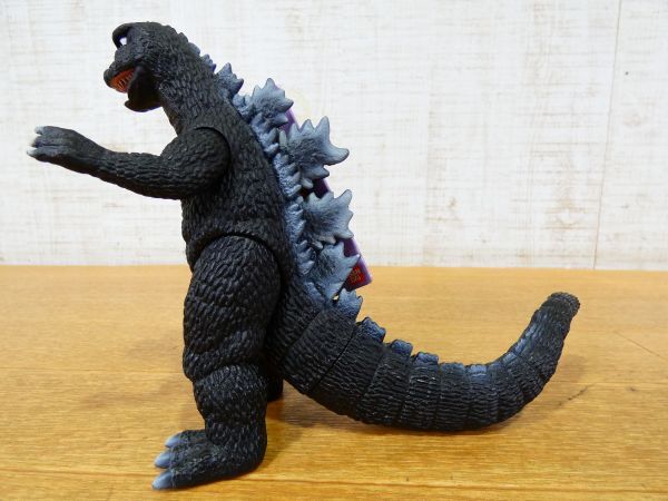 (G5-12)◎バンダイ GODZILLA/ゴジラ ソフビフィギュア ムービーモンスターシリーズ ゴジラ 1968 全長約20cm タグ付き 2006年 ＠80_画像2