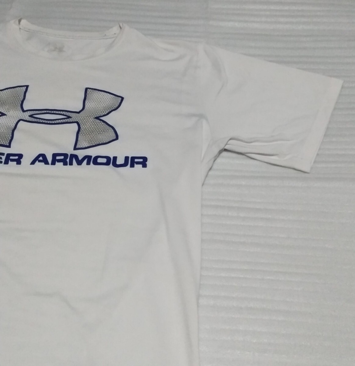 ☆UNDER ARMOUR アンダーアーマー 半袖Tシャツ XLサイズ スポーツ ティー TEE ホワイト白ブルー青色グレイGLAY肩幅 約48身幅55身丈70cm160g_※半袖です。