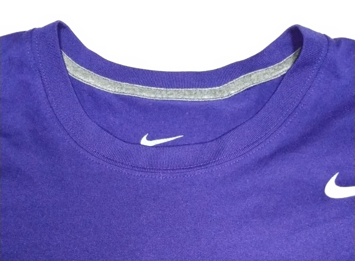 ☆NIKE.com ナイキ 長袖 Tシャツ サイズ L UK42/44 スポーツ ロング ティー DRI-FIT 紫色グレイGLAY 肩幅 約46身幅56袖丈67身丈73cm 約200g_首の部分です。