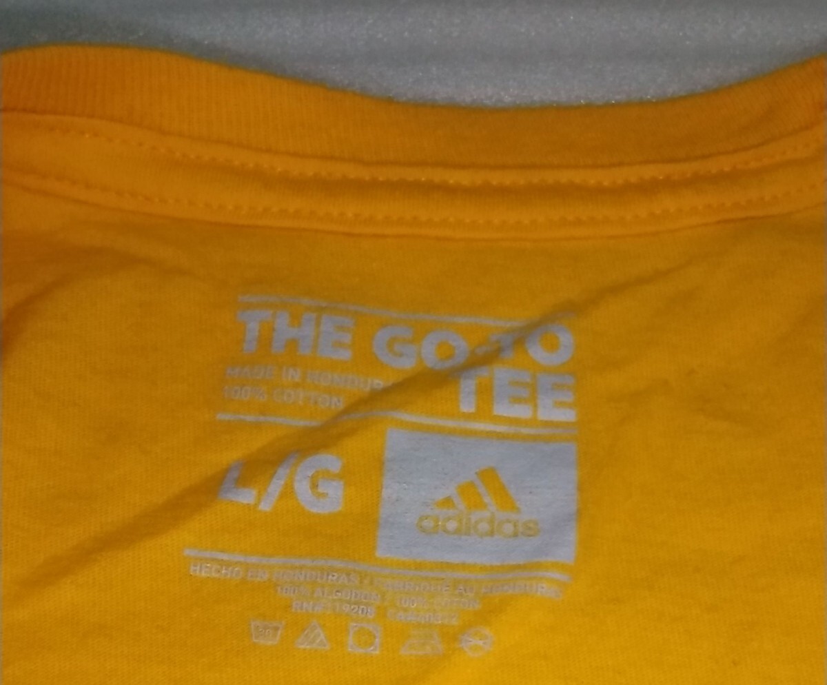 ☆adidas.com アディダス 半袖Tシャツ THE GO-TO TEE サイズL スポーツ ウェア ティーBLUE DEVILS BASKETBALLブルー青イエロー黄色(山吹)黒_※サイズはLです。