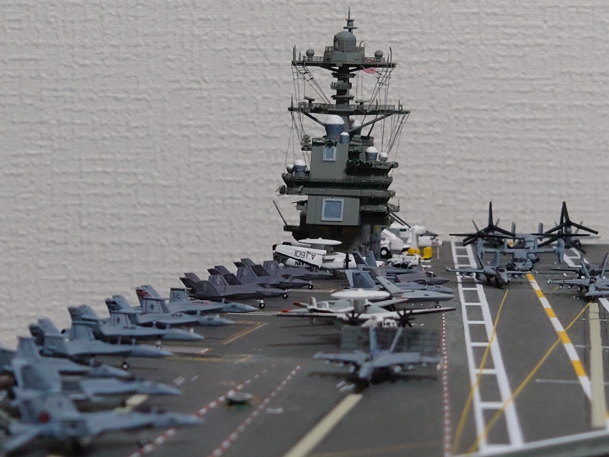 1/700 CVN-78 USS ジェラルド・Ｒ・フォード」最新空母 2023年運用状態仕様　完成品 アメリカ海軍_画像5