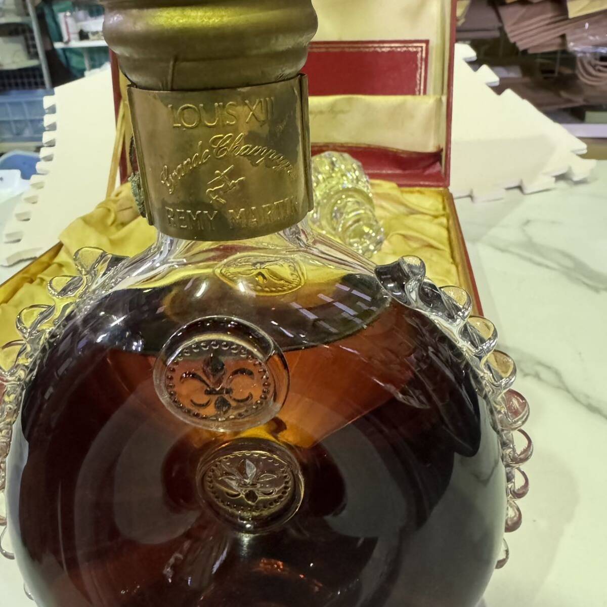 安58 REMY MARTIN レミーマルタンルイ13世 金キャップ バカラ クリスタルボトル 替え栓・グラス・カード・化粧箱 未開封 ブランデーの画像4