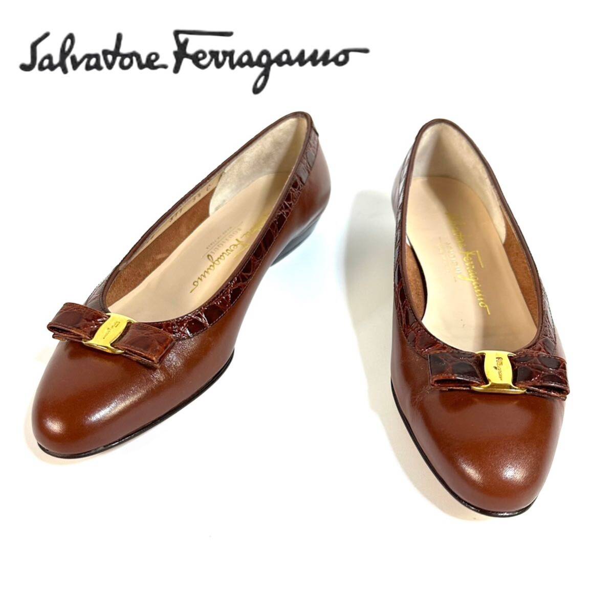 【美品】Salvatore Ferragamo サルヴァトーレ フェラガモ ラウンドトゥ ローヒール パンプス ヴァラ リボン ボルドー 51/2 C イタリア製_画像1