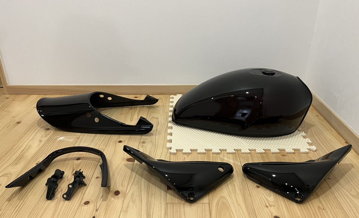 カワサキ ゼファー1100 純正 タンク 火の玉 レッド ブラック カワサキ ゼファー1100 純正 タンク 火の玉 レッド ブラック