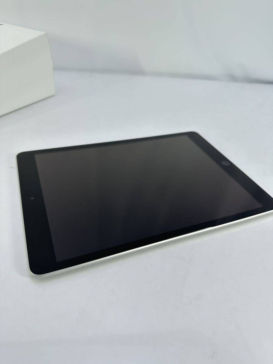 Apple iPad 第9世代 Wi Fi モデル 64GB  シルバー  MK2L3J/A A2602  中古品 限定保証内の画像3