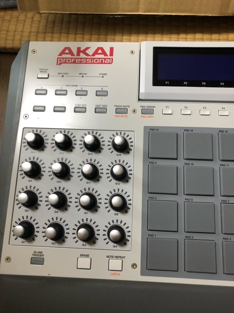 AKAI 赤井 アカイ professional MPC RENAISSANCE ルネッサンス Sequencer Sampler サンプラー_画像3