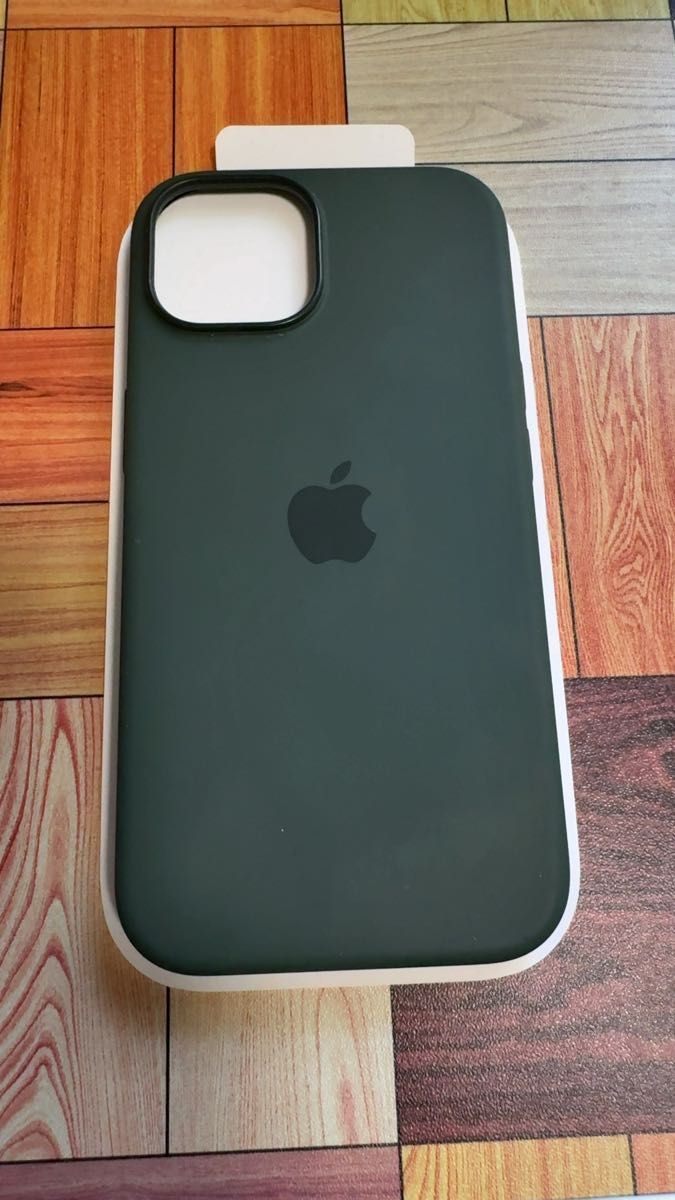 美品　iPhone15用 シリコンケース　 アップル純正品