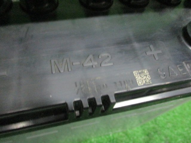 バッテリー ダイハツ eco IDLE M-42 アイドリングストップ専用 電圧12.62V 交換使用開始日 令和4年1月 中古【個人宅配送不可商品】の画像6