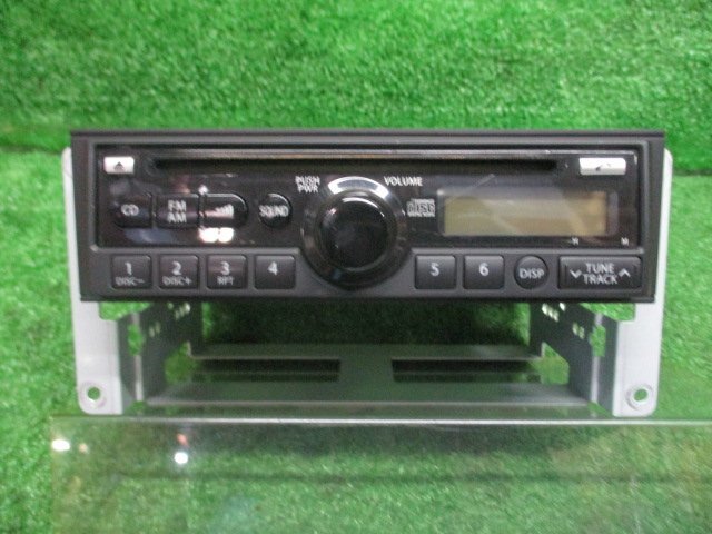 2009/6 AZオフロード ABA-JM23W CDプレーヤー 純正 ステー付き 39101-72J2X-CZB_画像1