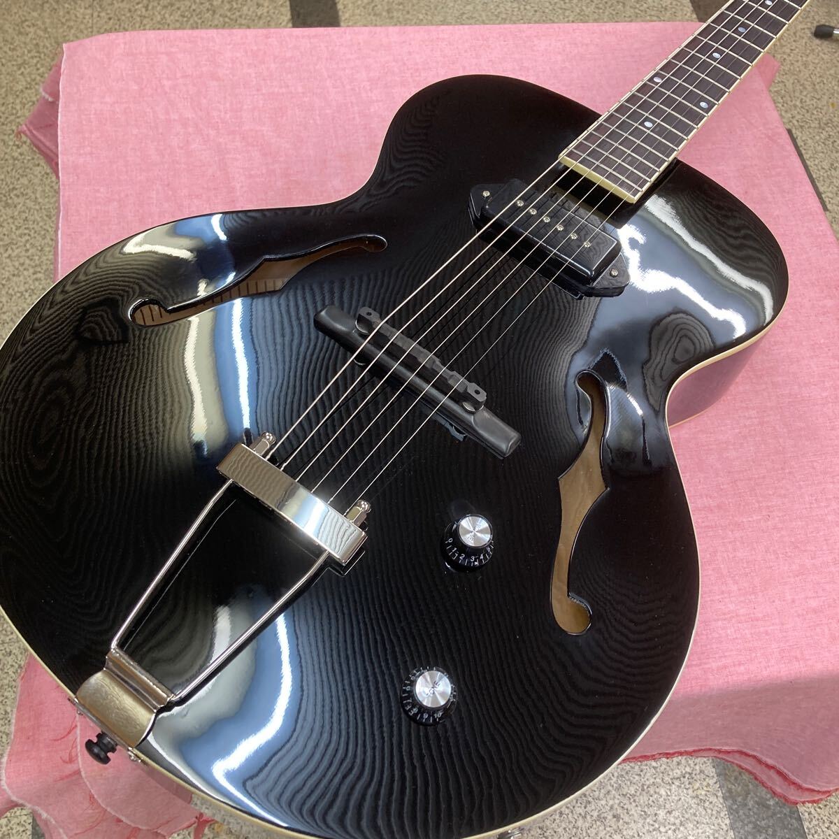 The Loar フルアコースティックギター 未使用です。_画像1