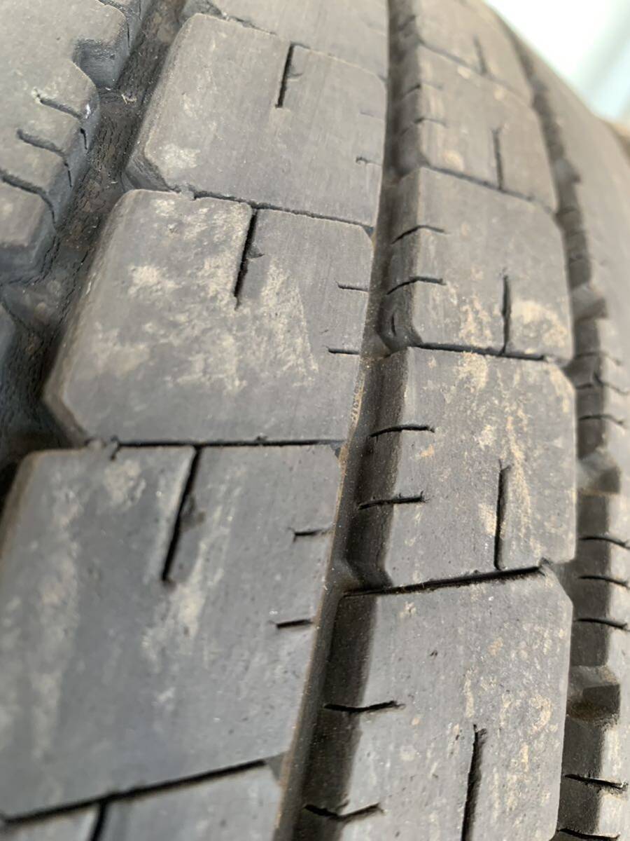 送料込み！205/75R16 BRIDGESTONE DURAVIS R207 21年 6.5mm 中古トラックタイヤ２本_画像3