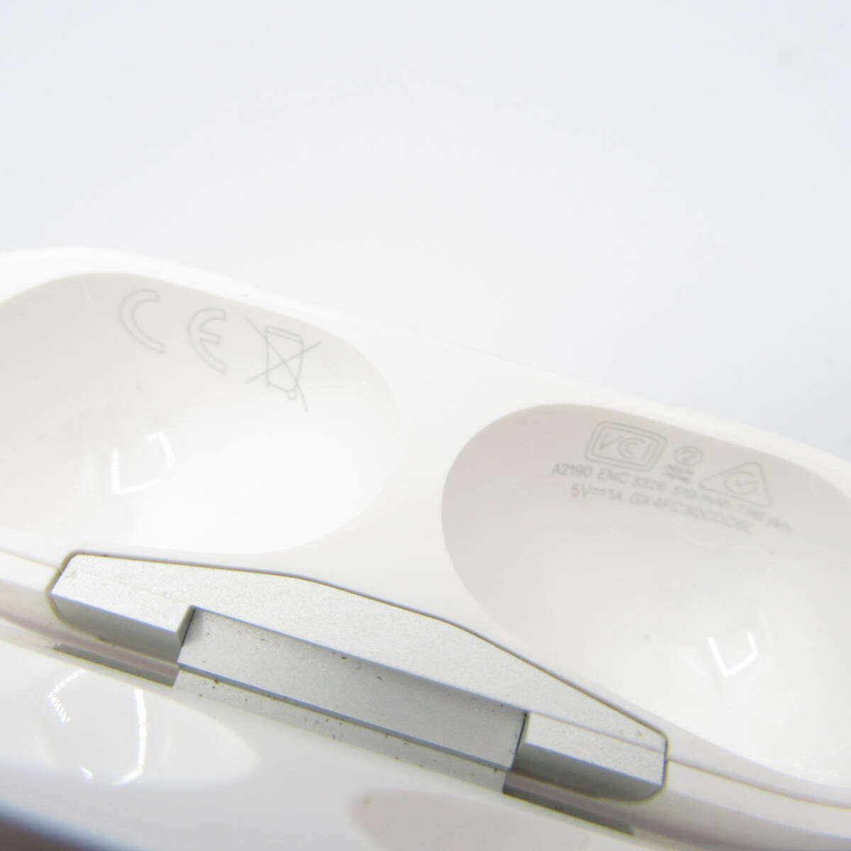 T1069☆Apple AirPods Pro エアポッズプロ 第1世代 充電ケース A2190・イヤホン A2084 A2083 ワイヤレス 動作確認後初期化済み 中古品