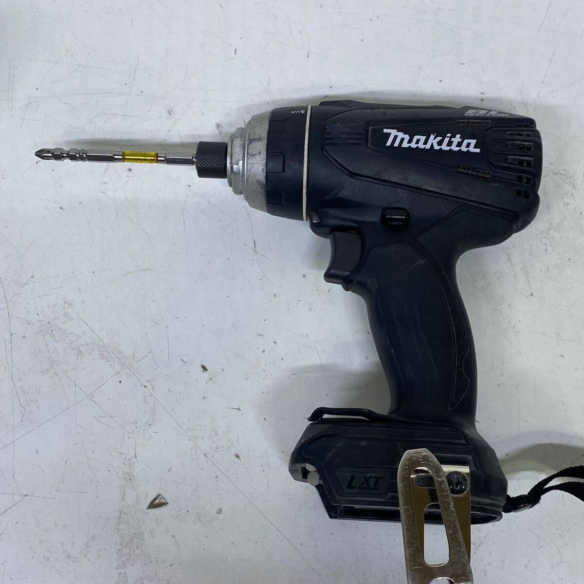 R♪ makita マキタ 充電式 4モードインパクトドライバ TP131DRFXB 14.4V バッテリ1個＆充電器セット テクス用ネジ専用モード付 動作確認済_画像2