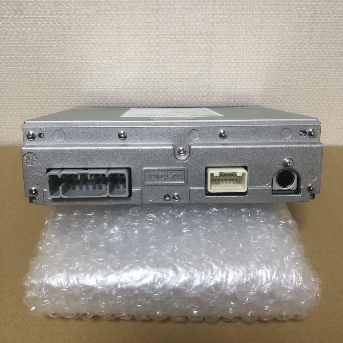 新車外し いすゞ純正 ラジオ Bluetooth AUX USB AM/FM ワイド 12v q_画像2