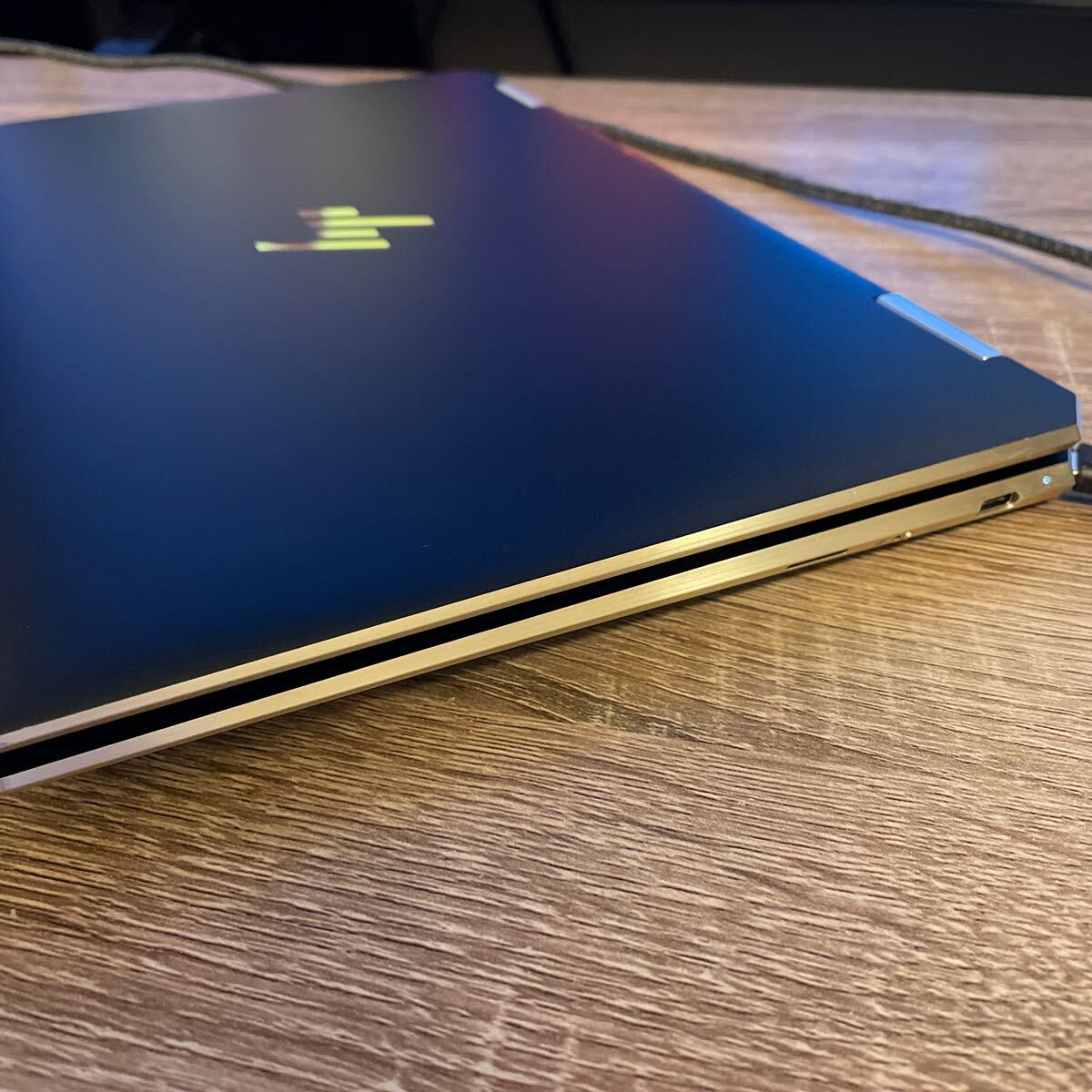 HP Spectre x360 convertible 13-aw0xxx ポセイドンブルー