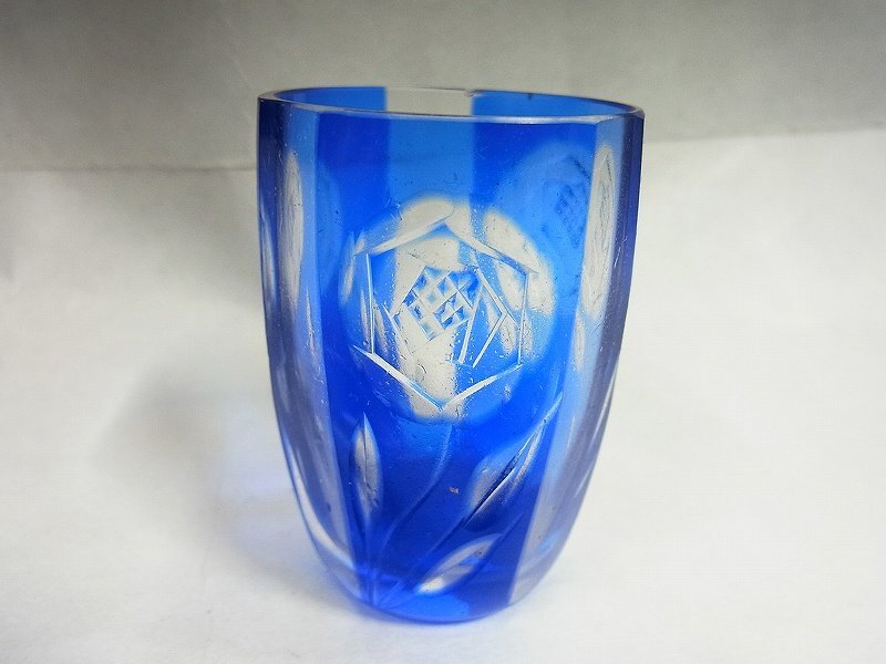 A5070 色被せガラス 青切子 花文 ショットグラス 昭和期の画像1