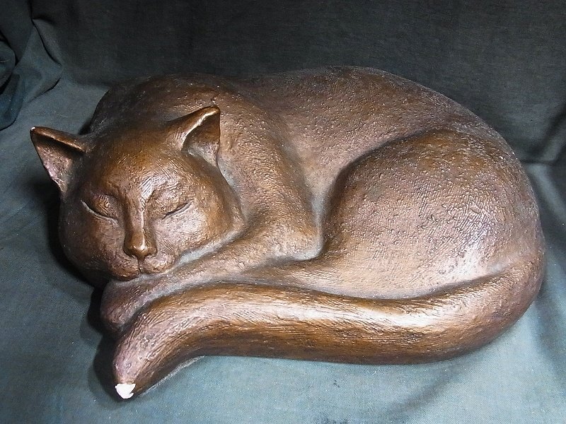 A5283 Austin Prod 材質不明 居眠り猫 オブジェ 約3.2kgの画像1