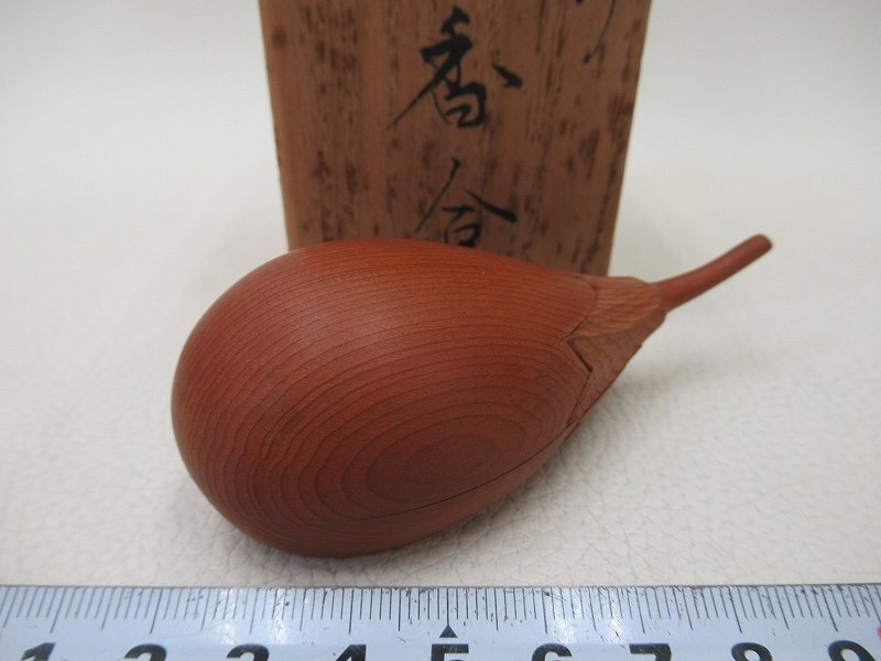 D1678 west ... one rank tree carving .. incense case .. one rank one sword carving also box 