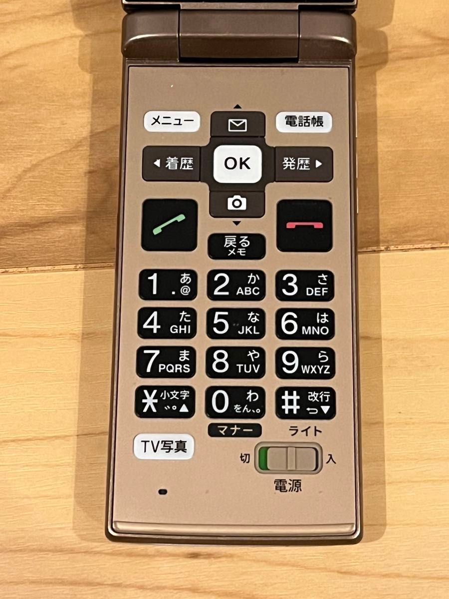 美品 KYOCERA au KYF38 ゴールド