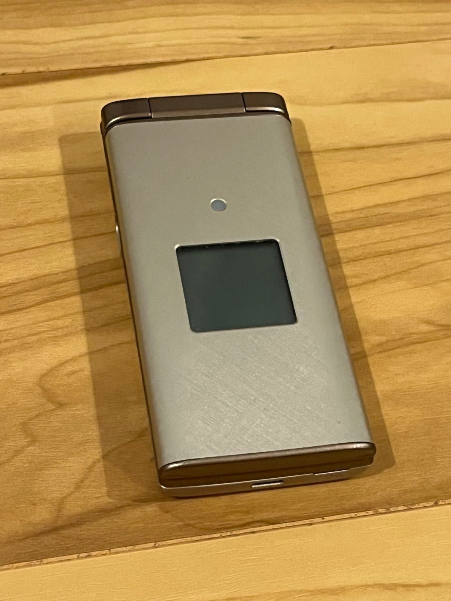 美品 KYOCERA au KYF38 ゴールド