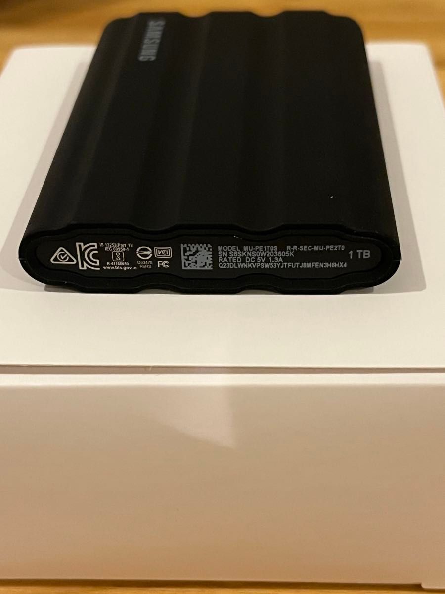 SAMSUNG SSD T7 Shield 1TB ポータブル 外付