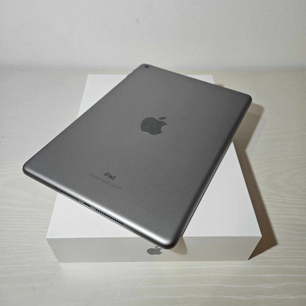 iPad 第6世代 32GB WiFi スペースグレイ A1893 Apple 初期化済み_画像1