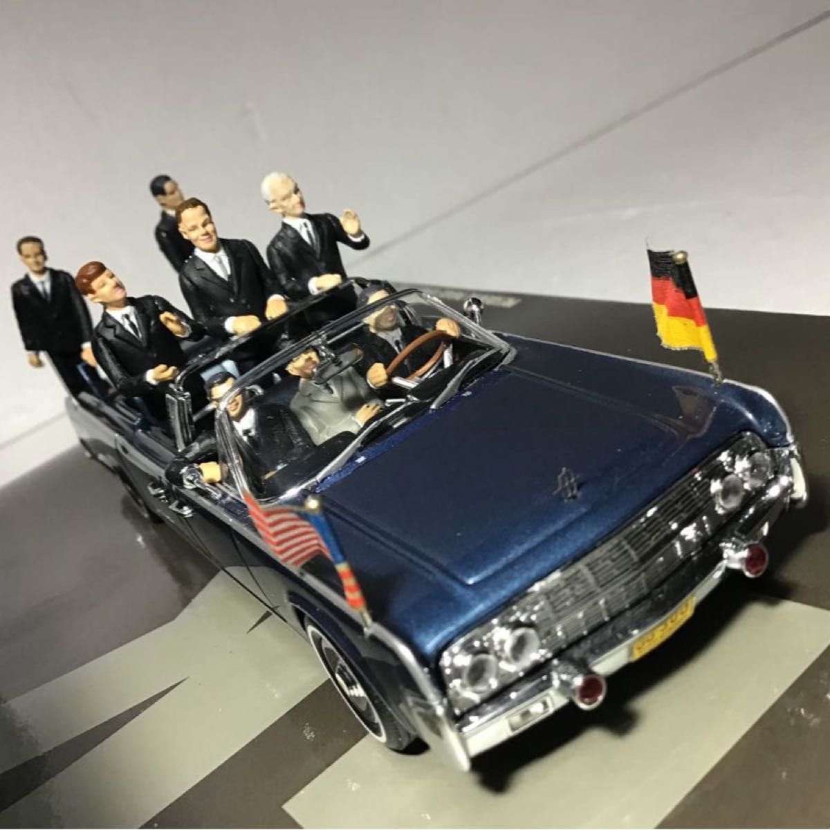 ミニチャンプス　1/43 ★ リンカーンコンチネンタル　ケネディ大統領　1963 ベルリン