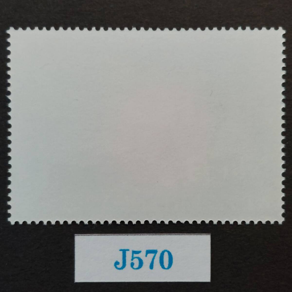 J570 エリトリア（アフリカ北東部の共産・社会主義国家）切手 「金屏風『紫と金の戯れ』のデザイン切手」2002年発行 未使用_画像4