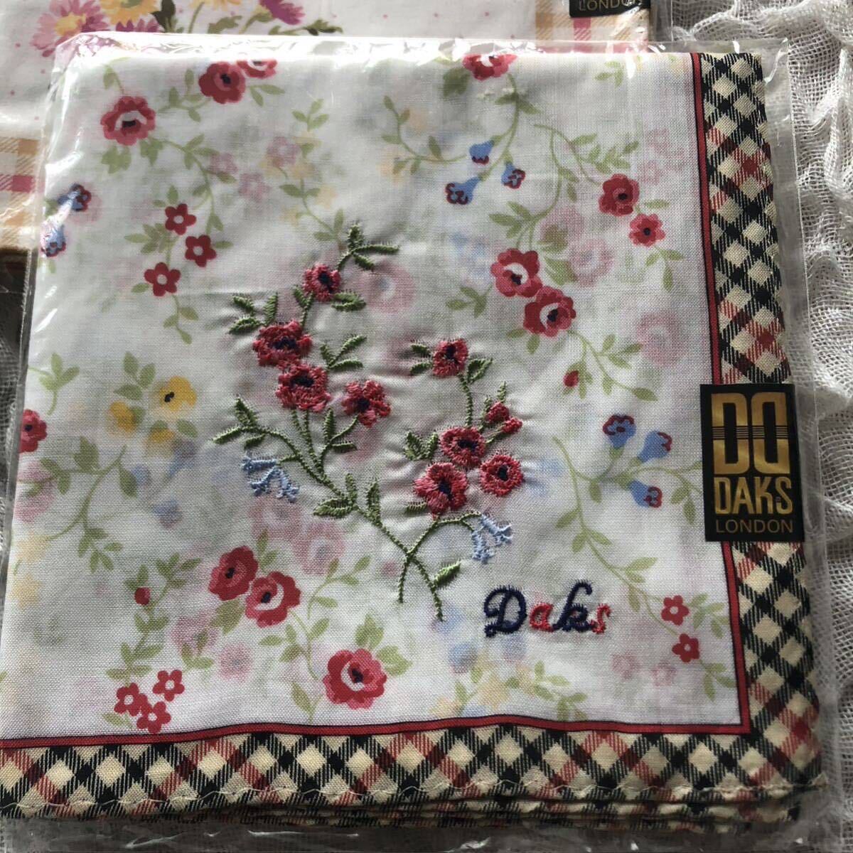 【未使用保管品】2枚おまとめ　DAKS LONDON ダックス ロンドン　花柄　ハンカチ　綿100％　★1000_画像2