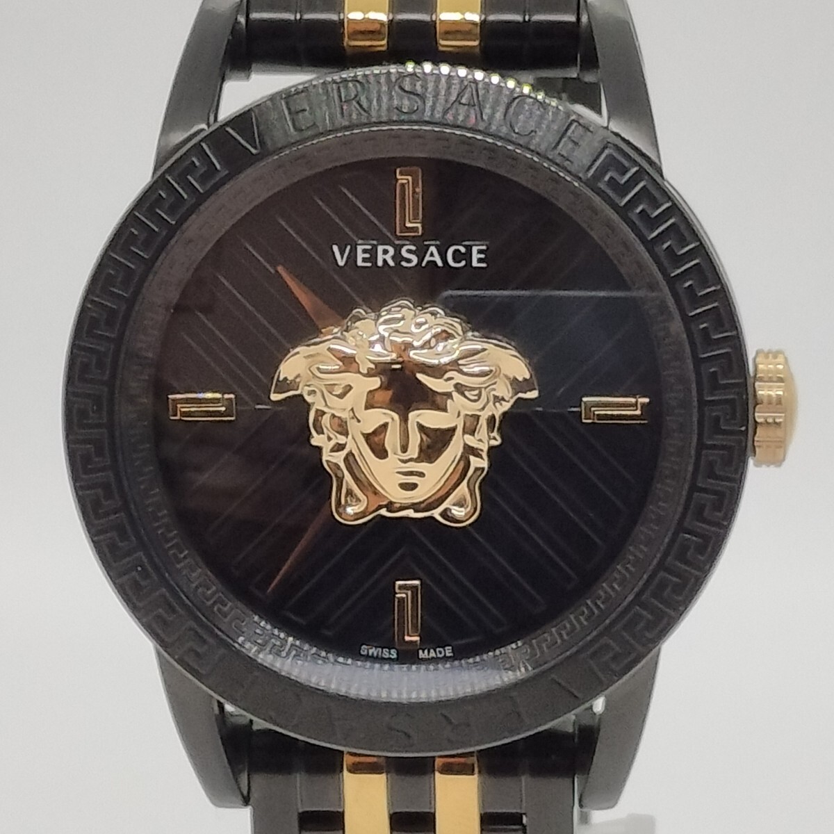 【極美品】VERSACEヴェルサーチ V-CODEブイコードVESN00622箱付きメンズ腕時計