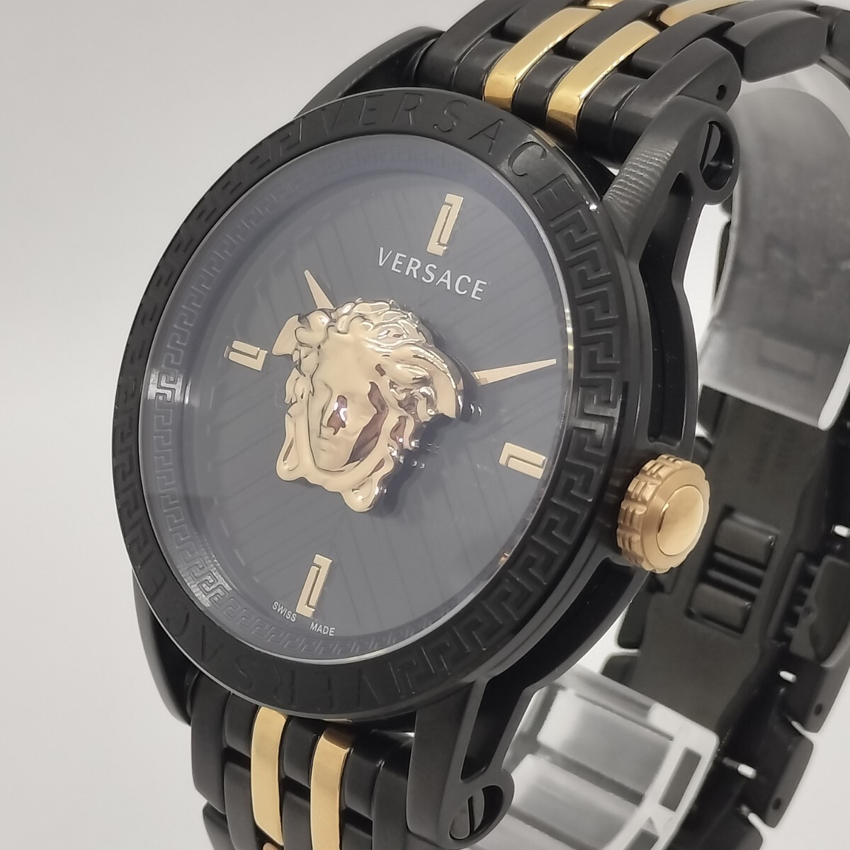 【極美品】VERSACEヴェルサーチ V-CODEブイコードVESN00622箱付きメンズ腕時計