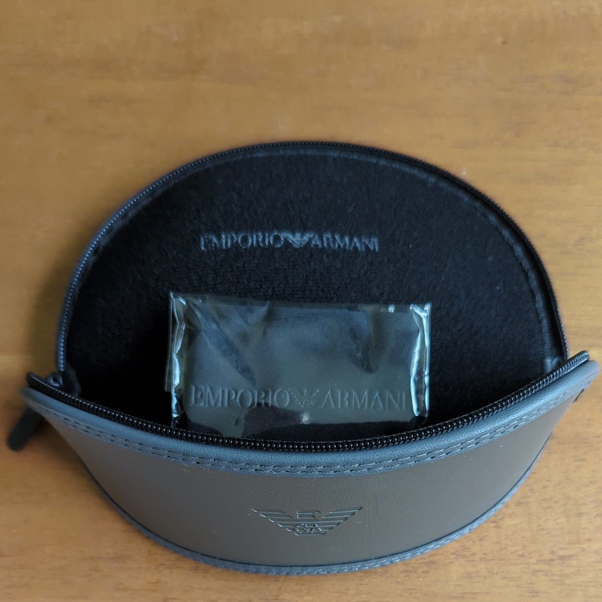 エンポリオアルマーニ　EMPORIO ARMANI　ソフトメガネケース