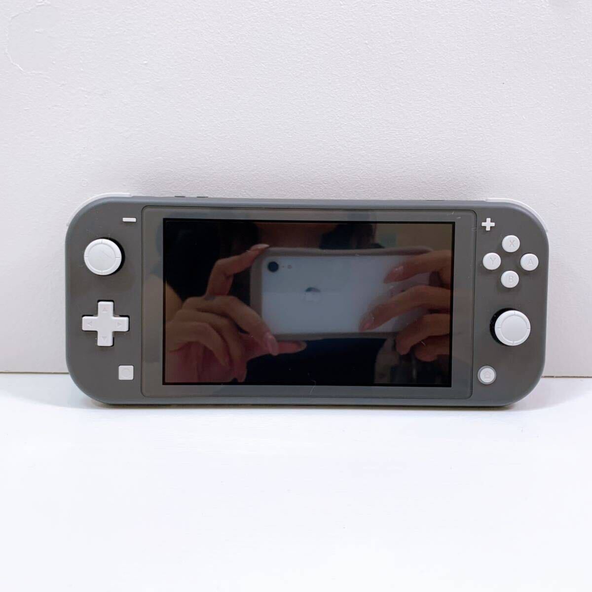 107【中古】Nintendo Switch Lite HDH-001 グレー ニンテンドー スイッチ ライト 任天堂 ゲーム機 動作確認 初期化済み 本体のみ 現状品_画像2